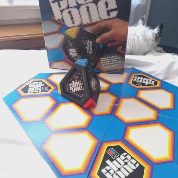 Plus One 1980 Vintage Antique by Milton Bradley Age 7 to adult ,  2+ players - Picture 4 of 7